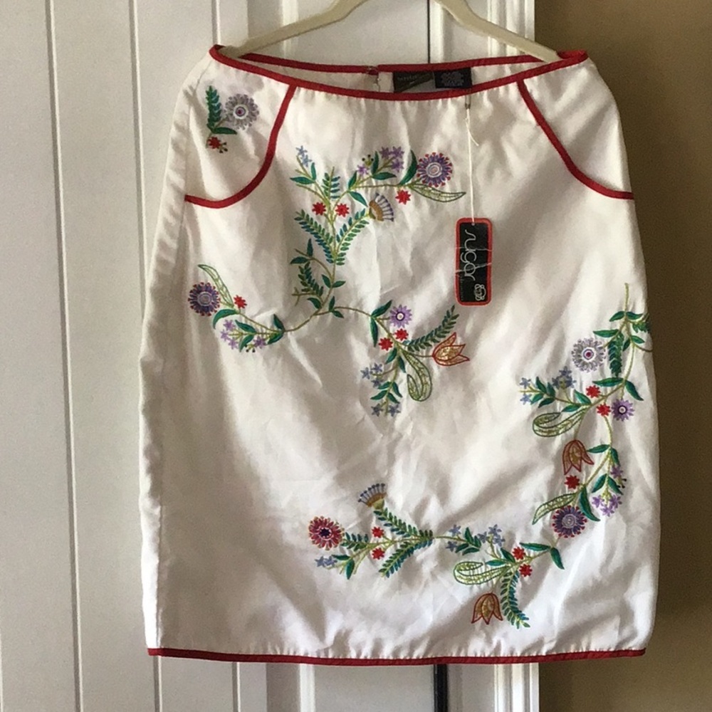 Embroidered skirt